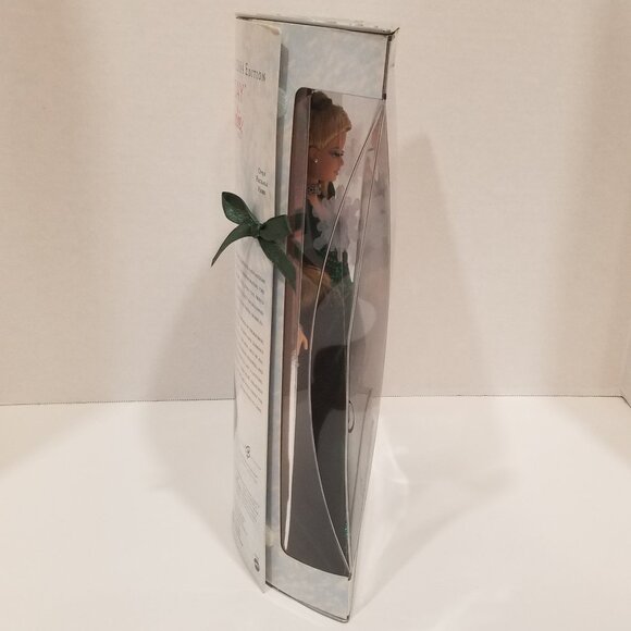 HOST PICK: Barbie, Special 2004 Edition Holiday Barbie, NIB - Picture 7 of 16
